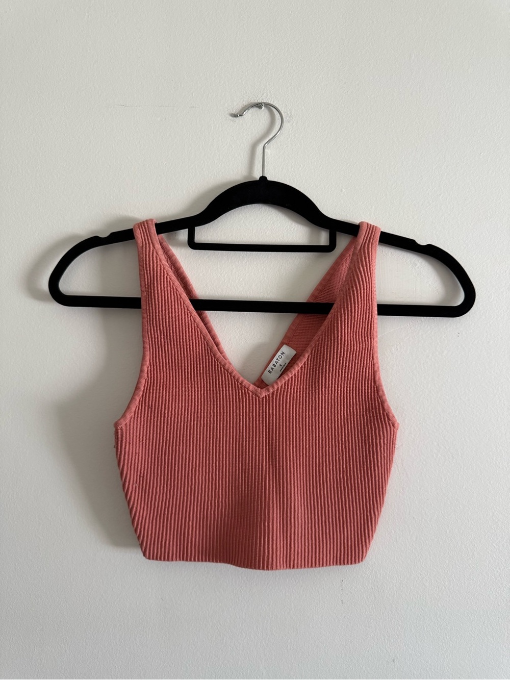 Aritzia Babaton Sculpt Knit Ribbed V-Neck Crop Tank size small